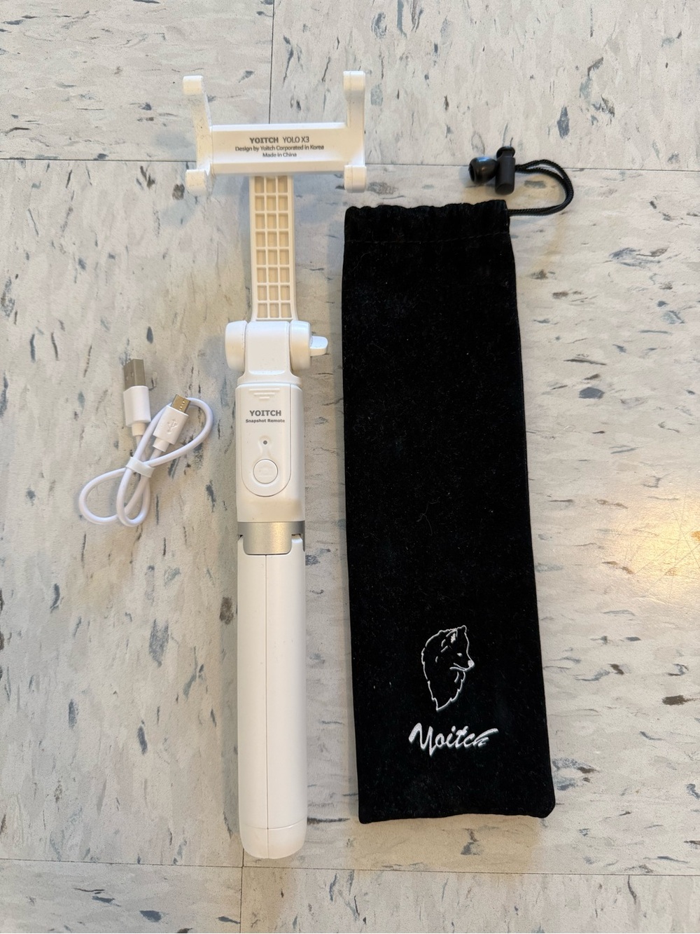Yoitch White Foldable Selfie Stick with Remote